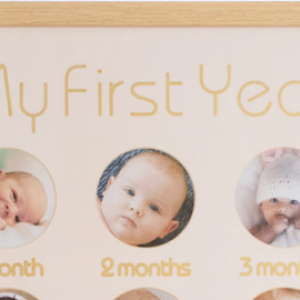 Κορνίζα 12 φωτογραφιών για το πρώτο έτος Κορνίζα 12 φωτογραφιών για το πρώτο έτος