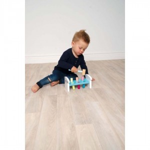 Jabadabado: Wooden bench with Teddy rollers and hammer