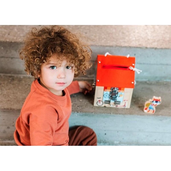 Ξύλινο σπιτάκι με κλειδαριές