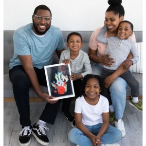 Κορνίζα με τα αποτυπώματα όλης της οικογένειας Κορνίζα με τα αποτυπώματα όλης της οικογένειας