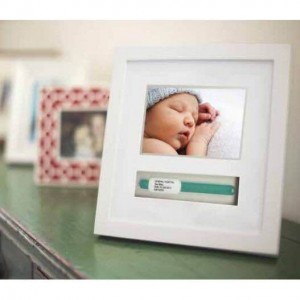 Κορνίζα με φωτογραφία και βραχιόλι ταυτότητας μωρού Κορνίζα με φωτογραφία και βραχιόλι ταυτότητας μωρού