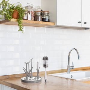 Βούρτσα καθαρισμού μπιμπερό και θηλών με βεντούζα Βούρτσα καθαρισμού μπιμπερό και θηλών με βεντούζα