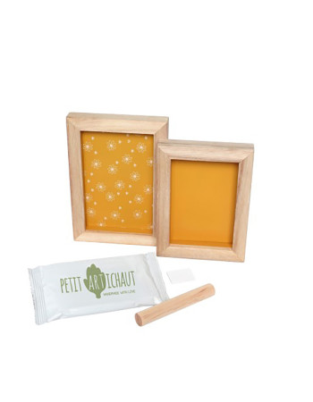 Petit Artichaut Baby Keepsake Frame made of Wood