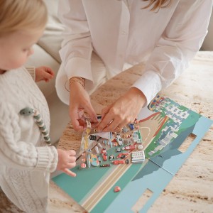 Βιβλίο με Επαναχρησιμοποιούμενα Αυτοκόλλητα Race Cars - Mushie | 66-101568