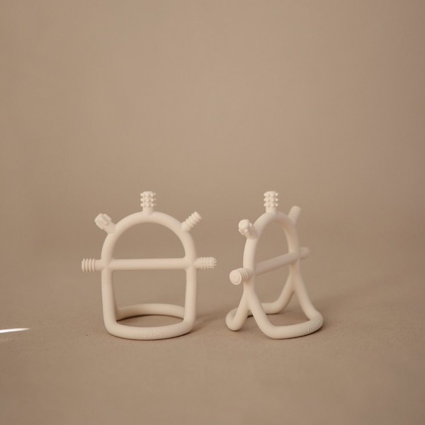 Μασητικό Σιλικόνης με Χερούλι Sensory - Mushie | 66-101473