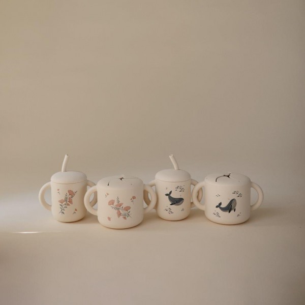 Ποτηράκι Σιλικόνης με Χερούλια και Καλαμάκι Whales - Mushie | 66-101742