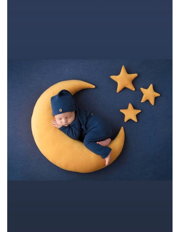 Velvet yellow Moon