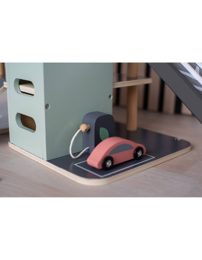 Jabadabado: Wooden car park and laundry
