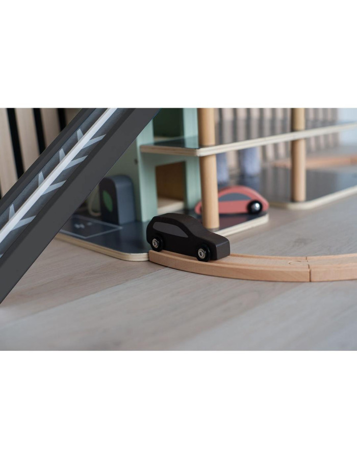 Jabadabado: Wooden car park and laundry